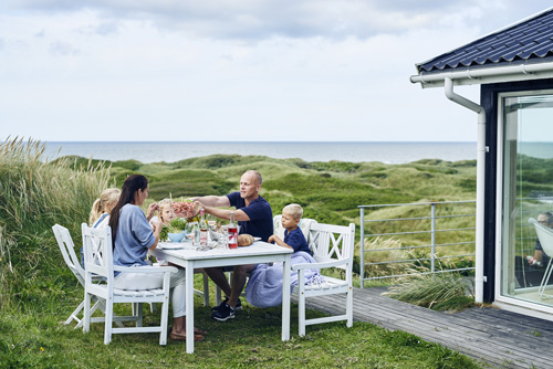 Frokost med udsigt ved sommerhus