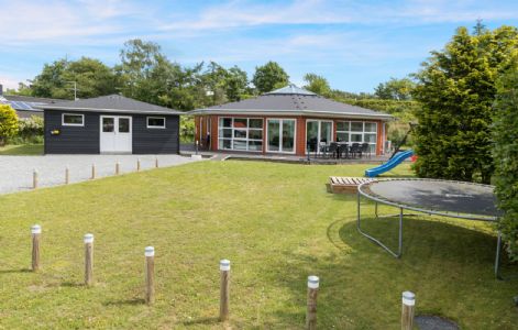 8 KANTET LUKSUSHUS EBELTOFT * INDFRAR�D SAUNA * MULTIRUM med bla. BOB * POOLBORD * FODBOLDBORD * DART mm.