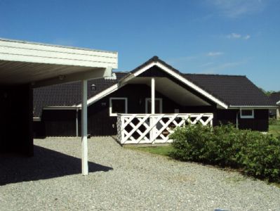 Dejligt sommerhus  til 6 personer  ved Bork havn