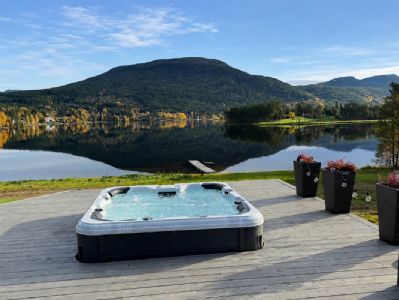 Lakefront Villa Vr�dal � Luksusvilla ved golfpark og moderne skisportscenter | Jacuzzi, sauna og udsigt over s�en